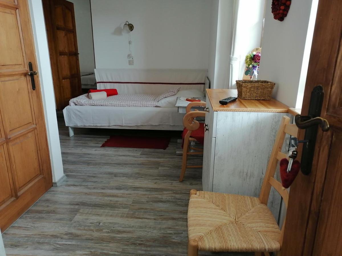 Mives Vendeghaz Hotel Pogány Eksteriør billede