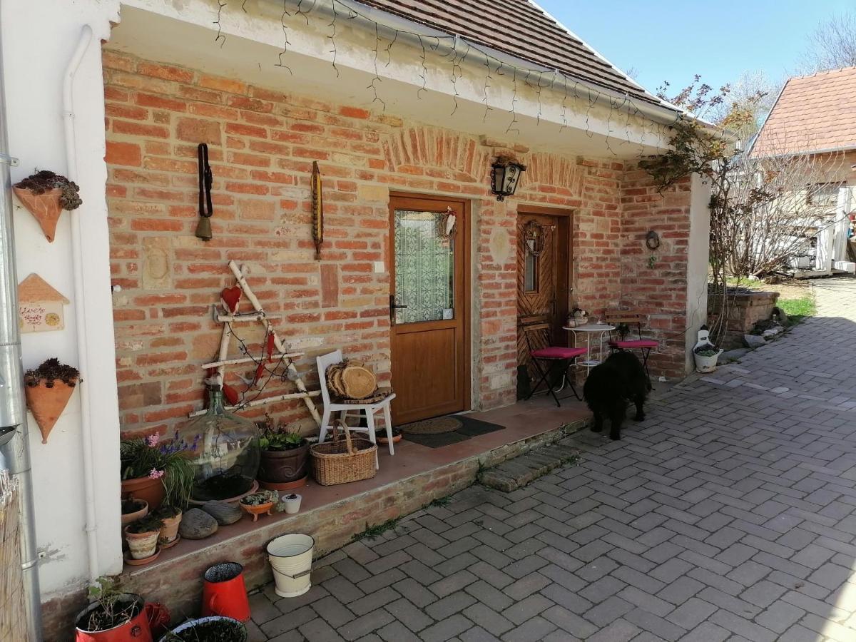 Mives Vendeghaz Hotel Pogány Eksteriør billede
